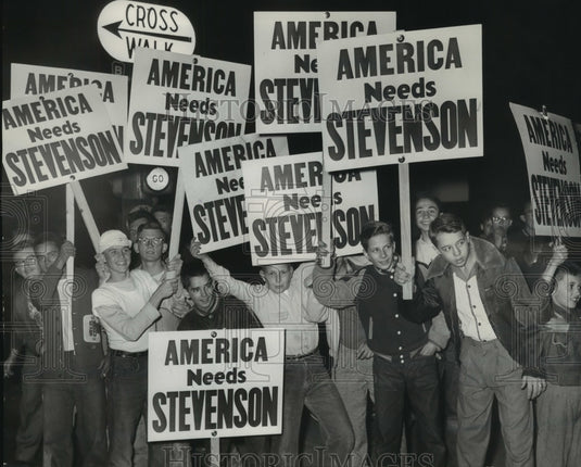 1952 Press Photo Milwaukeeans show Stevenson support during Wisconsin visit-Historic Images