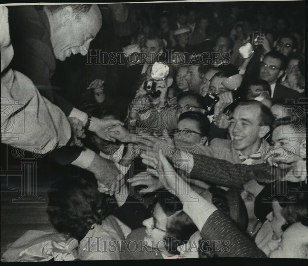 1956 Press Photo Presidential candidate Adlai Stevenson at event in Wisconsin - Historic Images