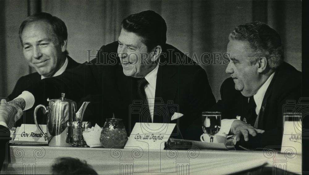 1980, Ronald Reagan shakes hand of well-wisher, Milwaukee Wisconsin - Historic Images