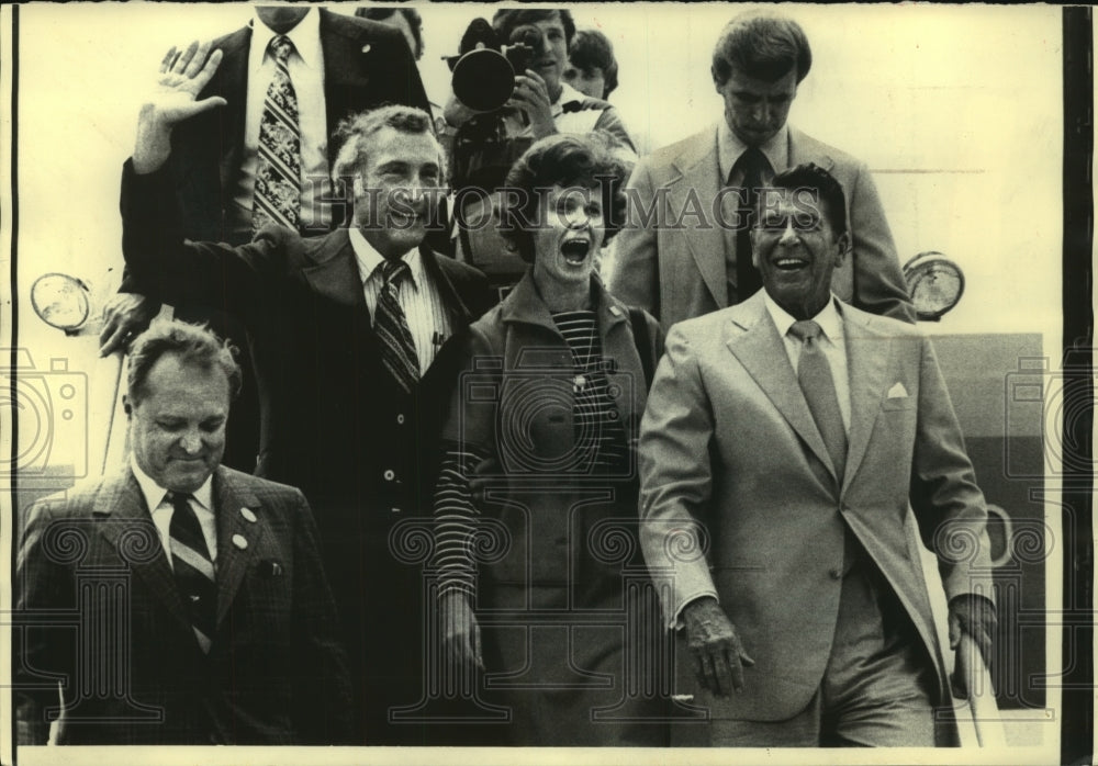 1976, Ronald Reagan, others, depart plane, Jackson Mississippi - Historic Images