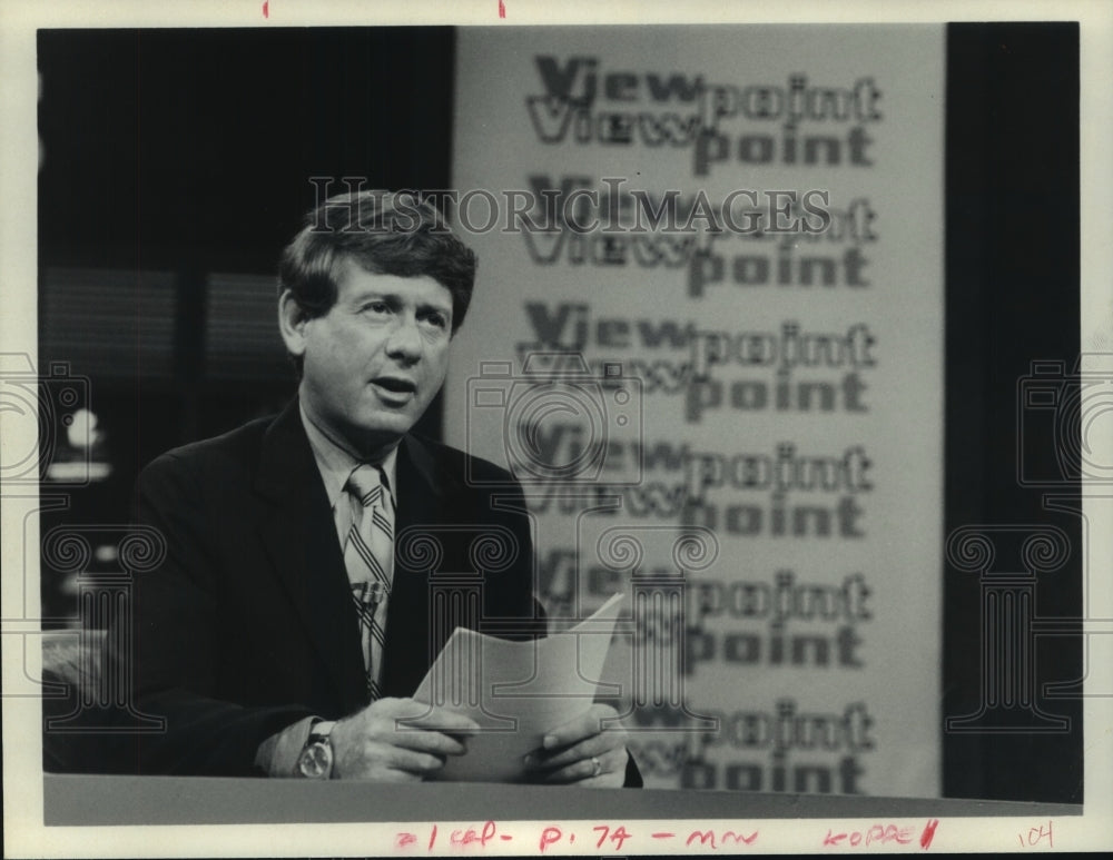 Press Photo Journalist Ted Koppel on the set of Viewpoint - mjc07060 - Historic Images