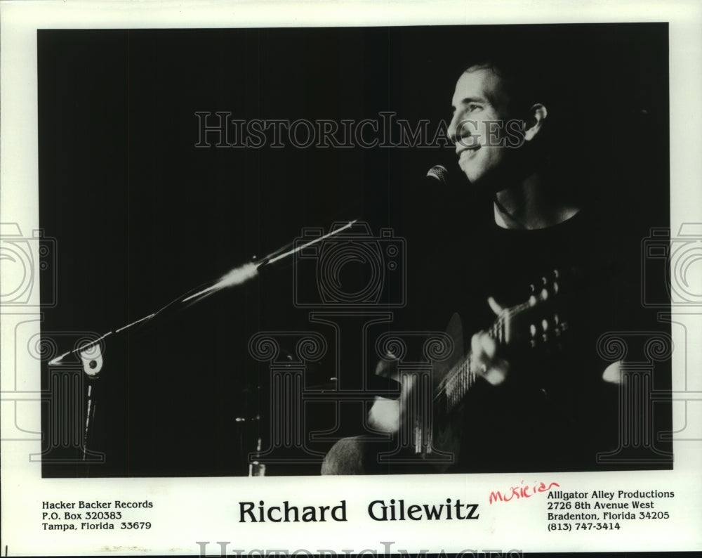 Press Photo Musician, Richard Gilewitz, singing - mjc07086 - Historic Images