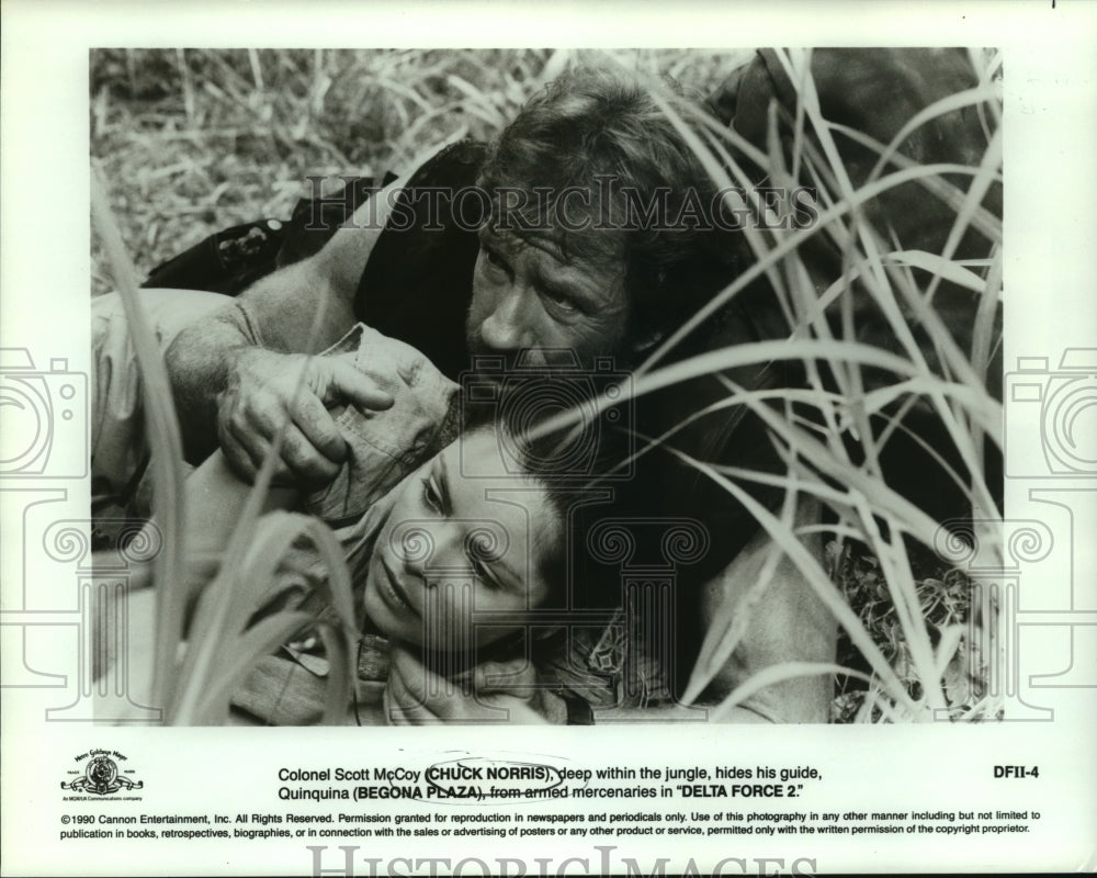 1990 Press Photo Chuck Norris and Begona Plaza in MGM&#39;s Delta Force 2 - Historic Images