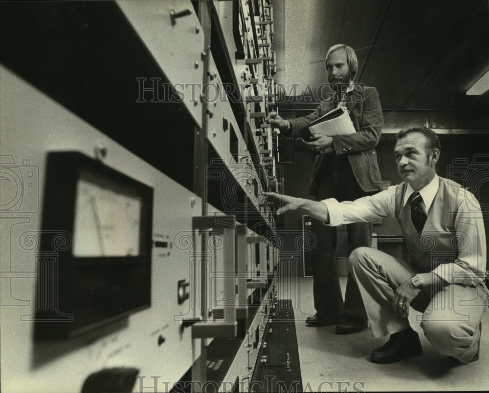 1966, George Dotson and Jeff Misky check transmitters RVS Cablevision - Historic Images