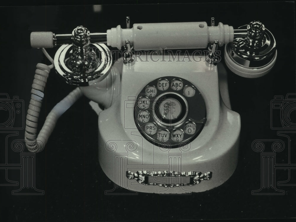 1980 Press Photo Sample of A Telephone Sold at Wisconsin Telephone Company - Historic Images