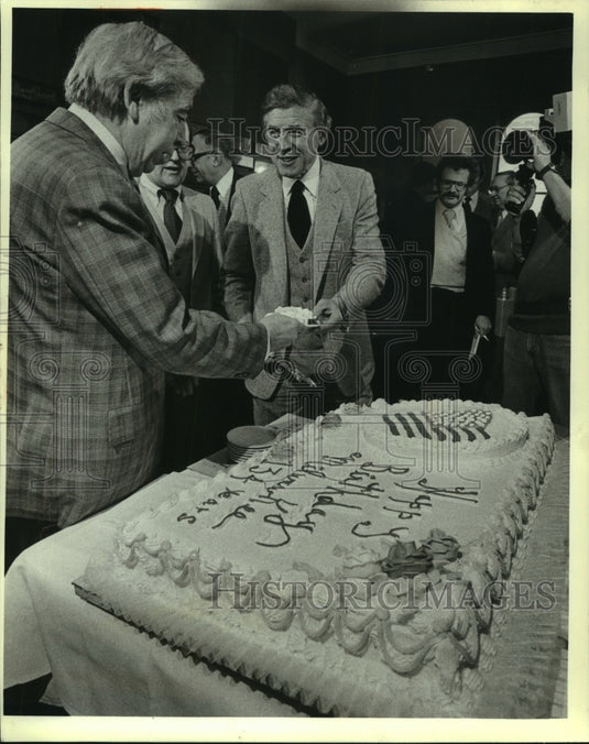 1980 Press Photo Mayor Henry Maier at Milwaukee's 134th birthday celebration - Historic Images