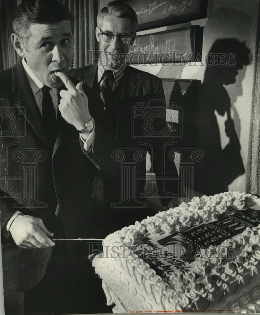 1971 Press Photo Mayor Maier at Milwaukee's 125th birthday celebration - Historic Images