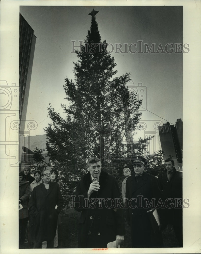 1971, Mayor Maier and others at Christmas tree lighting, Milwaukee - Historic Images