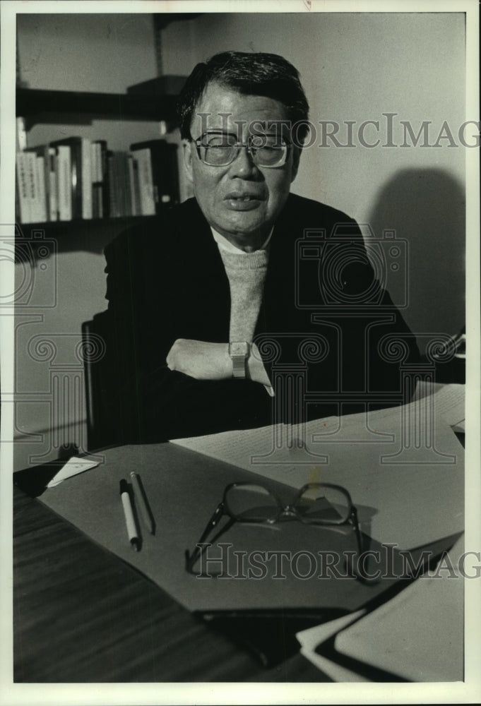 1989, Visiting Chinese Professor Su Shaozhi at Marquette University - Historic Images