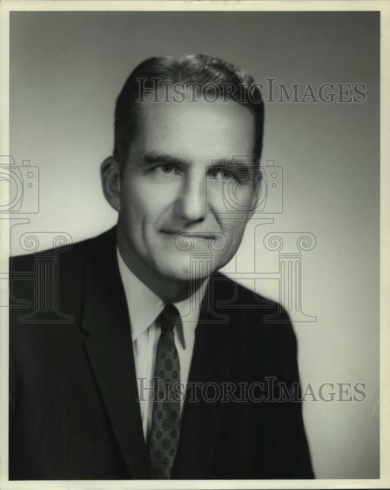 1975 Press Photo Miller Upton- Beloit College President - mjc07262 - Historic Images