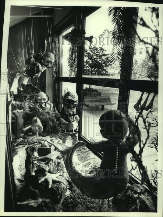 1990, Window Display At Usinger's Famous Sausage Shop In Milwaukee - Historic Images
