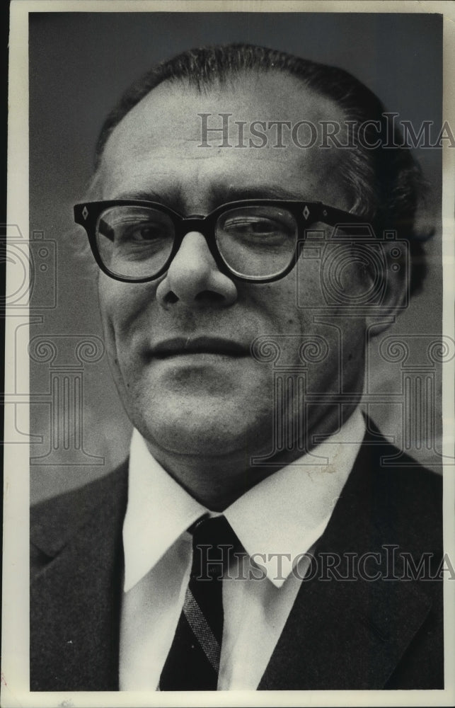 1965 Press Photo Vladimir Ussachevsky- Associate Professor Of Music At Columbia- Historic Images