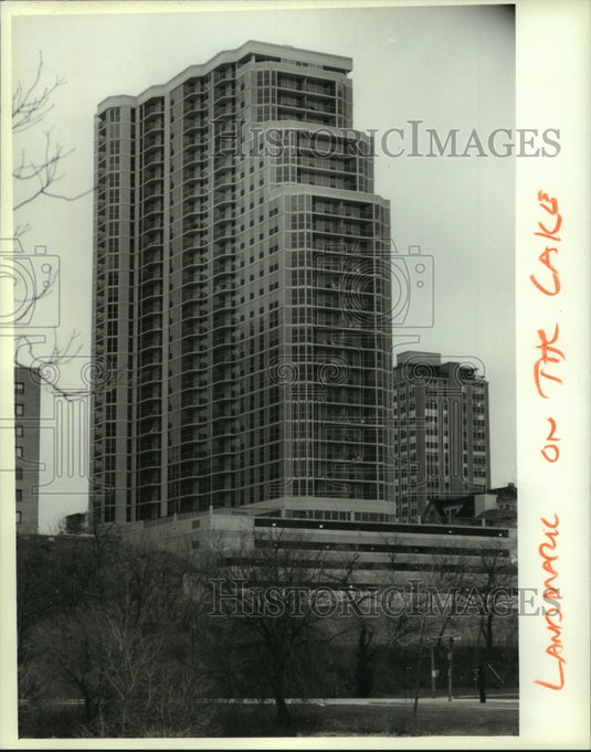 1955 Press Photo Landmark on the Lake, Wisconsin's tallest residential building - Historic Images