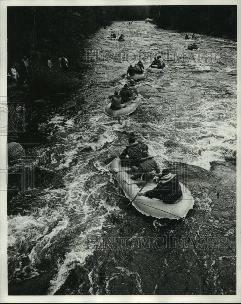 1968 Press Photo People on rafts, kayaks float down river - mjc07358 - Historic Images