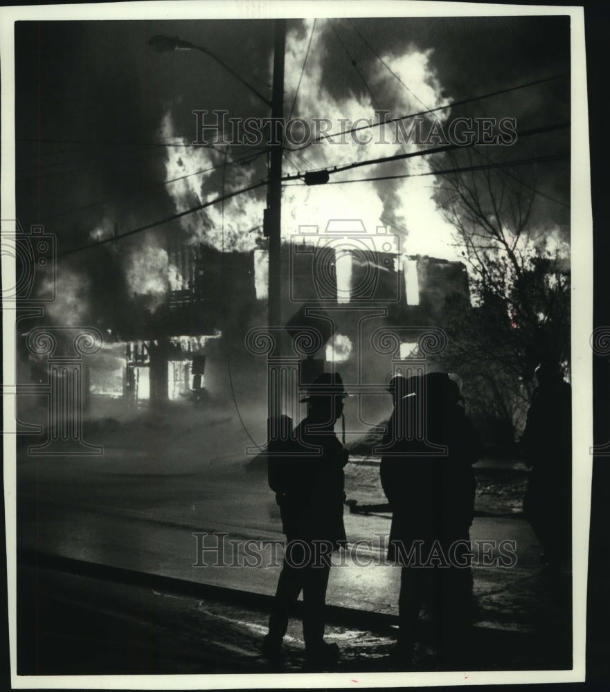 1990, Blaze in North Lake, Wisconsin, destroyed two buildings - Historic Images