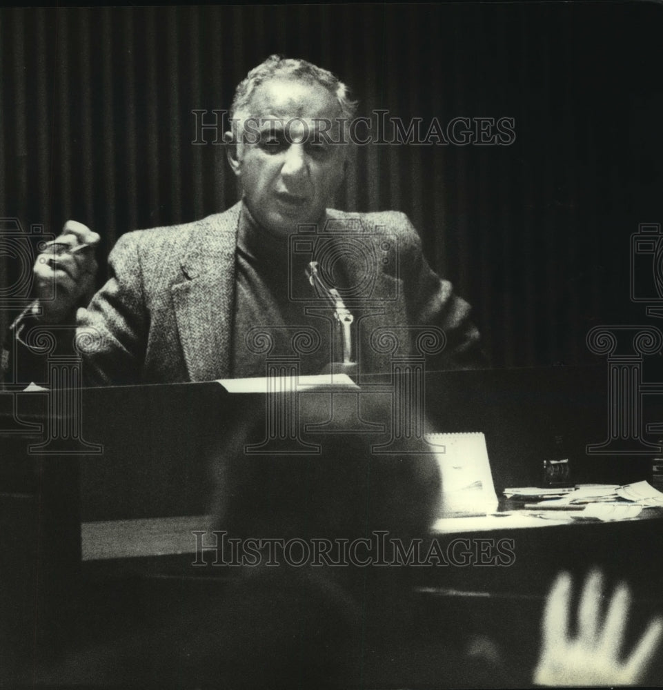 1980 Press Photo Judge Christ Seraphim speaks - mjc07404 - Historic Images