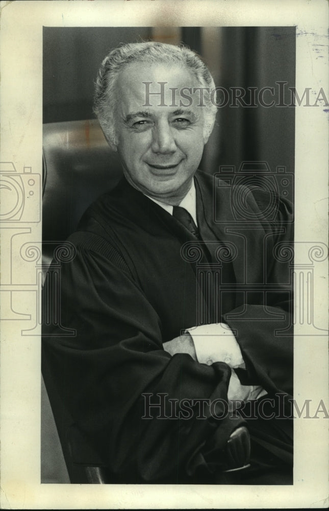 1974 Press Photo Milwaukee Judge Christ T. Seraphim - mjc07461 - Historic Images