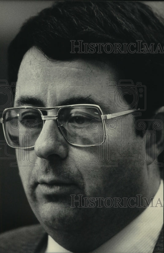 1983 Press Photo James Sernovitz, President of Loop Distributors, Inc. Wisconsin - Historic Images
