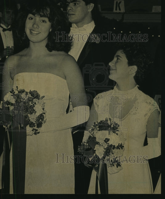 1985 Press Photo Contestants in Service Club of Milwaukee 62nd Charity Ball - Historic Images