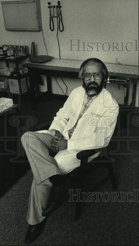 1987 Mohammed R. Sethi, office Oak Creek Medical Clinic, Milwaukee - Historic Images