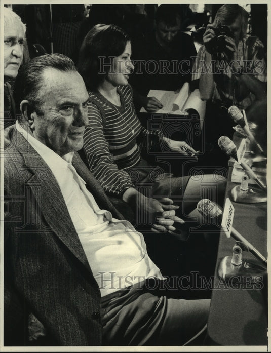 1975 Press Photo Admiral Jackson R. Tate and Russian daughter in Lantana, FL - Historic Images