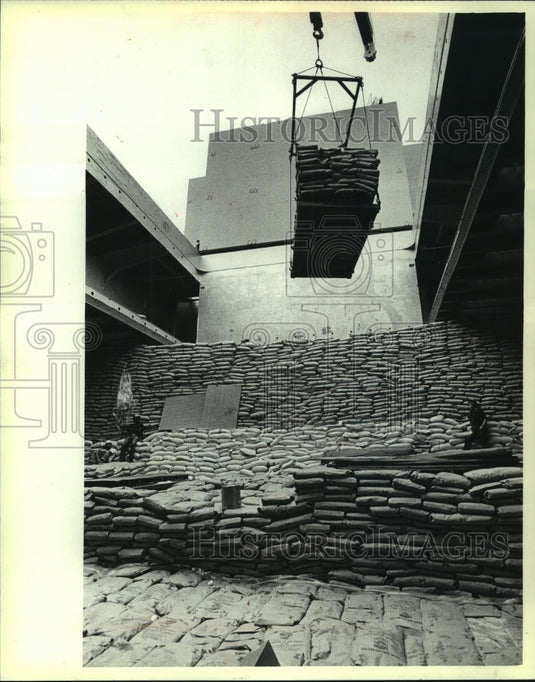 1979 Press Photo Bags of wheat soy blend loaded into ships hold Wisconsin - Historic Images