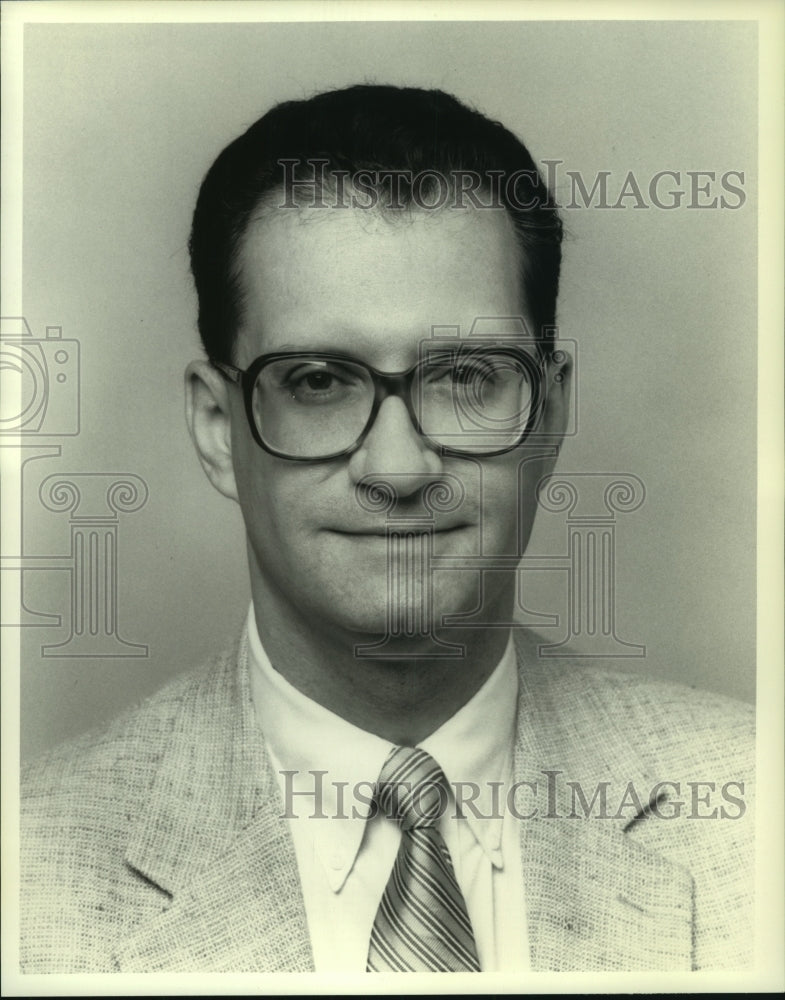 1992 Press Photo Eric Taylor, News Director, WTMJ - mjc07564 - Historic Images