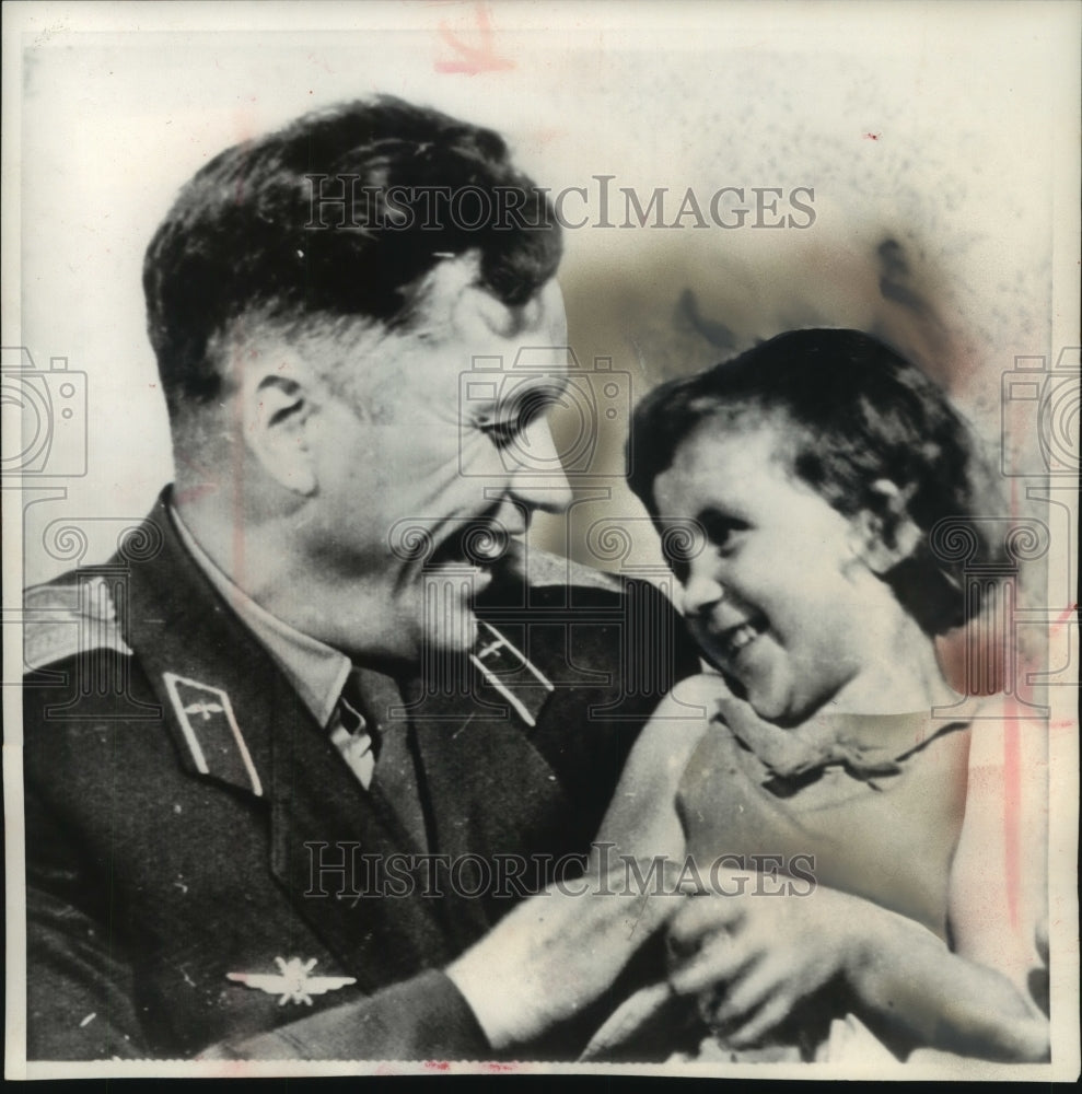 1962, Russian cosmonaut, Lt. Col. Pavel Popovich, with daughter - Historic Images