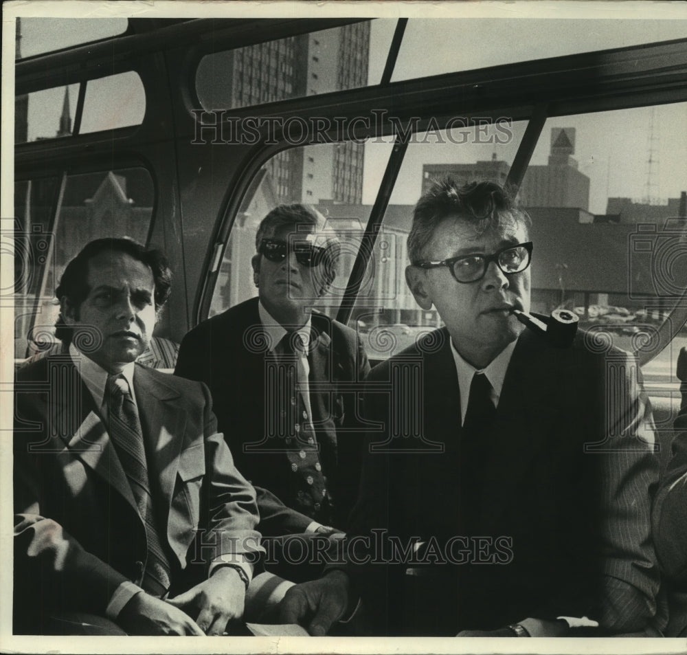 1971 Press Photo Mayor Maier gives mayors bus tour of Milwaukee - mjc07659 - Historic Images