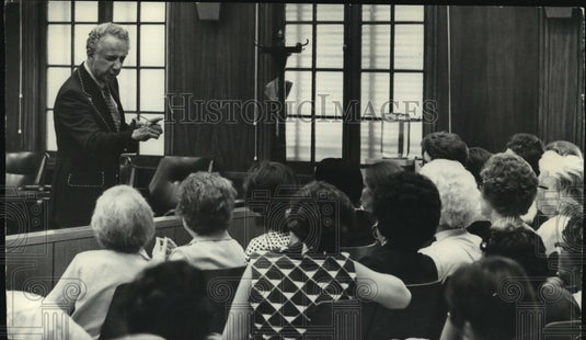 1973 Press Photo Circuit Judge Christ Seraphim speaks at conference, Wisconsin - Historic Images