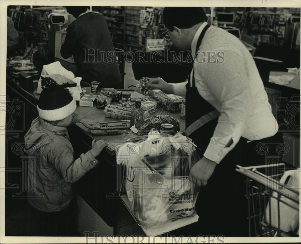 1989, Gus Lietzau watched Mike Maurice bag groceries, Sentry food - Historic Images