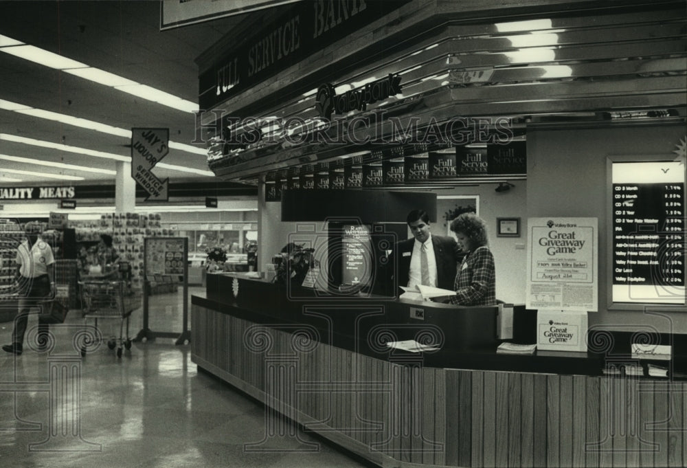 1990 Press Photo Valley Bank inside Sentry Foods, Menomonee Falls - mjc07745 - Historic Images