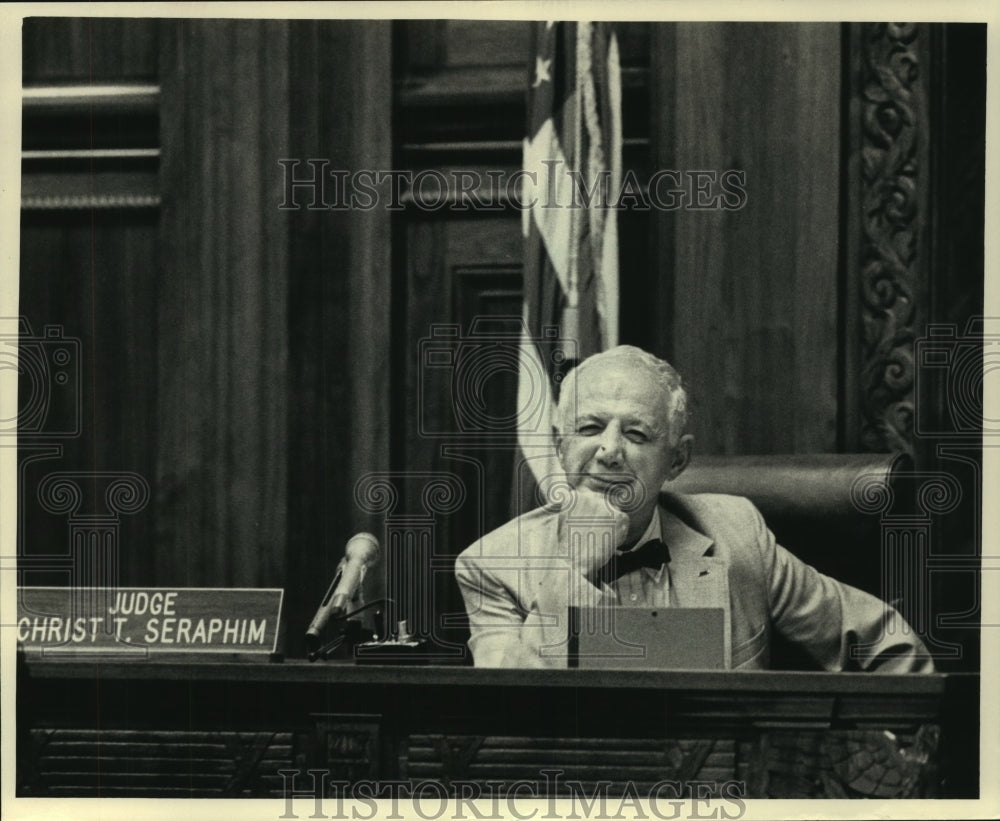 1986 Press Photo Circuit Judge Christ T. Seraphim in his last session ...