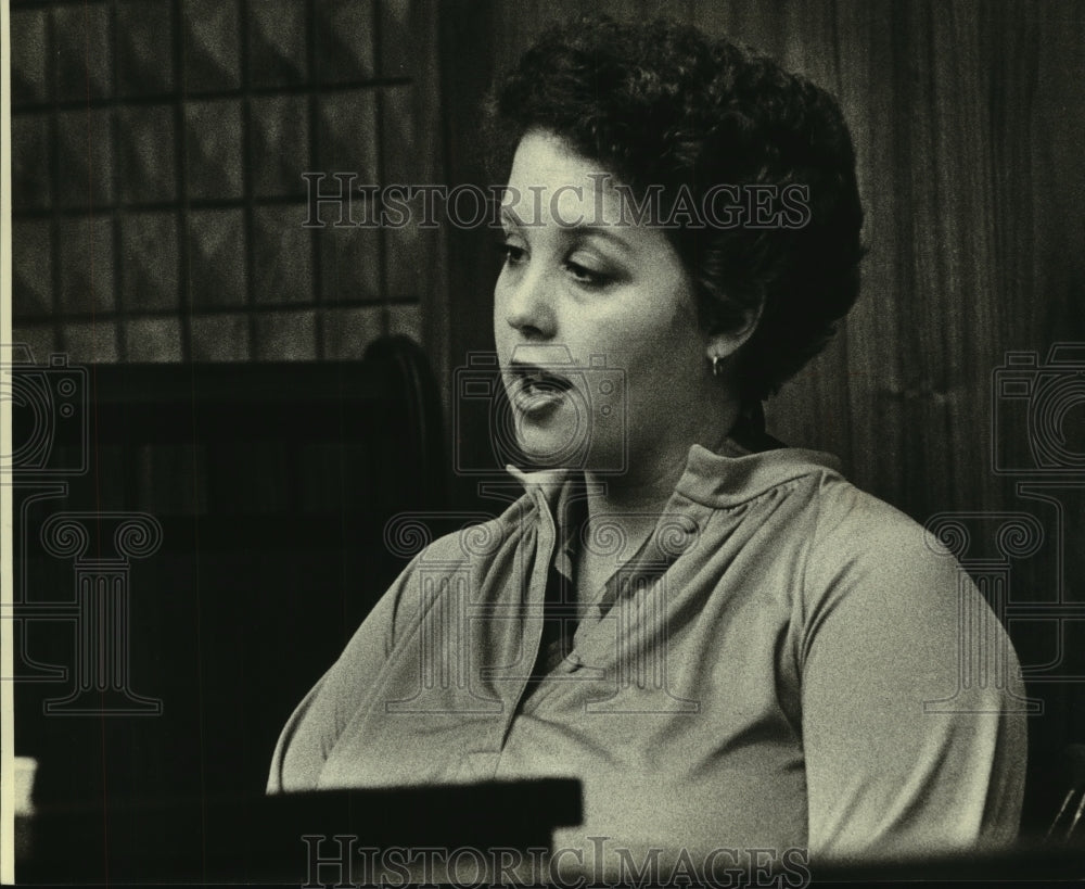1980 Press Photo Mary Checkvala testifies at Christ T. Seraphim hearing - Historic Images