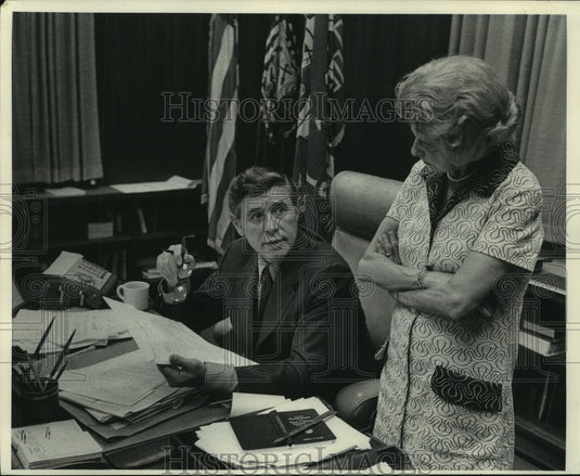1971 Press Photo Mayor Henry Maier and others Milwaukee - mjc07803 - Historic Images