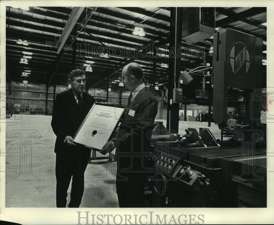 1973 Press Photo Mayor Maier presents bonding document to Super Steel Products - Historic Images