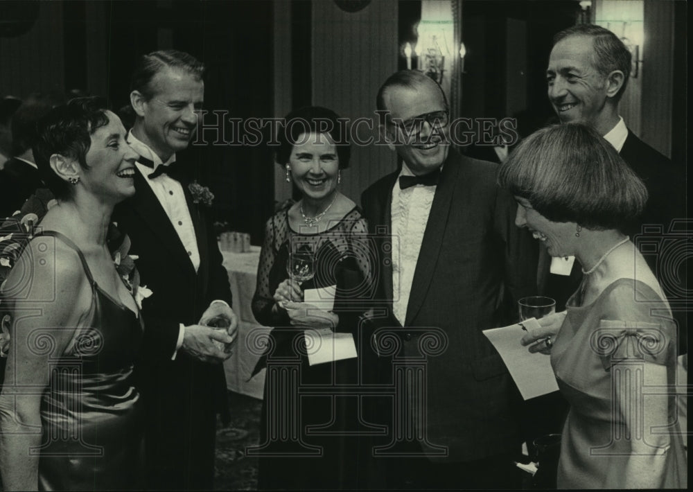 1983 Press Photo Attendees at the Florentine Opera Club Ball - mjc07829 - Historic Images