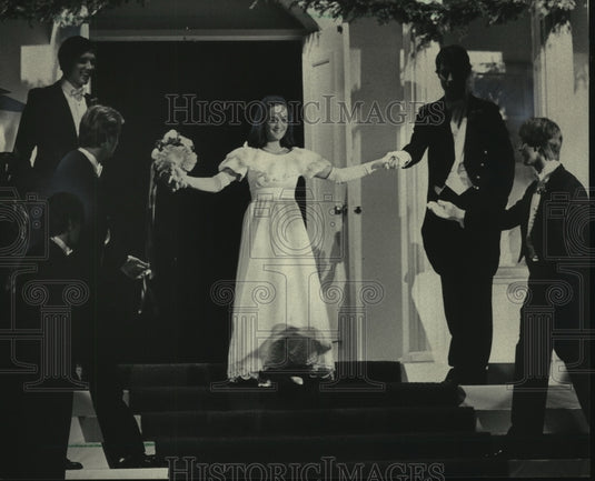 1983 Press Photo Elizabeth Cameron Wood at Service Club of Milwaukee Ball - Historic Images