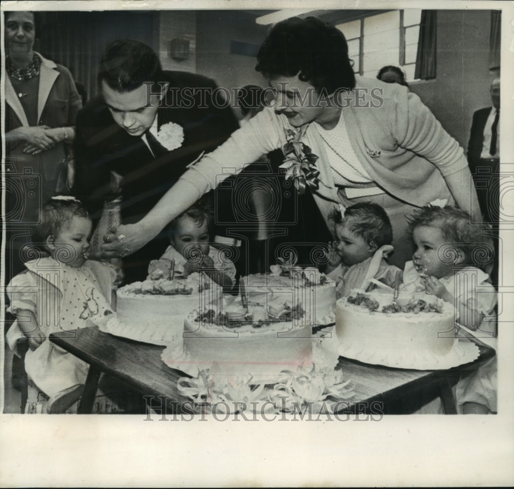 1964 Press Photo Axe quadruplets return to hospital, to celebrate first birthday - Historic Images