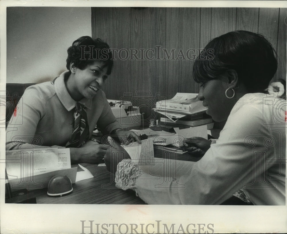 1968, Elijah Pitts's wife Mrs.Ruth Pitts, consults with Verdia Dennis - Historic Images