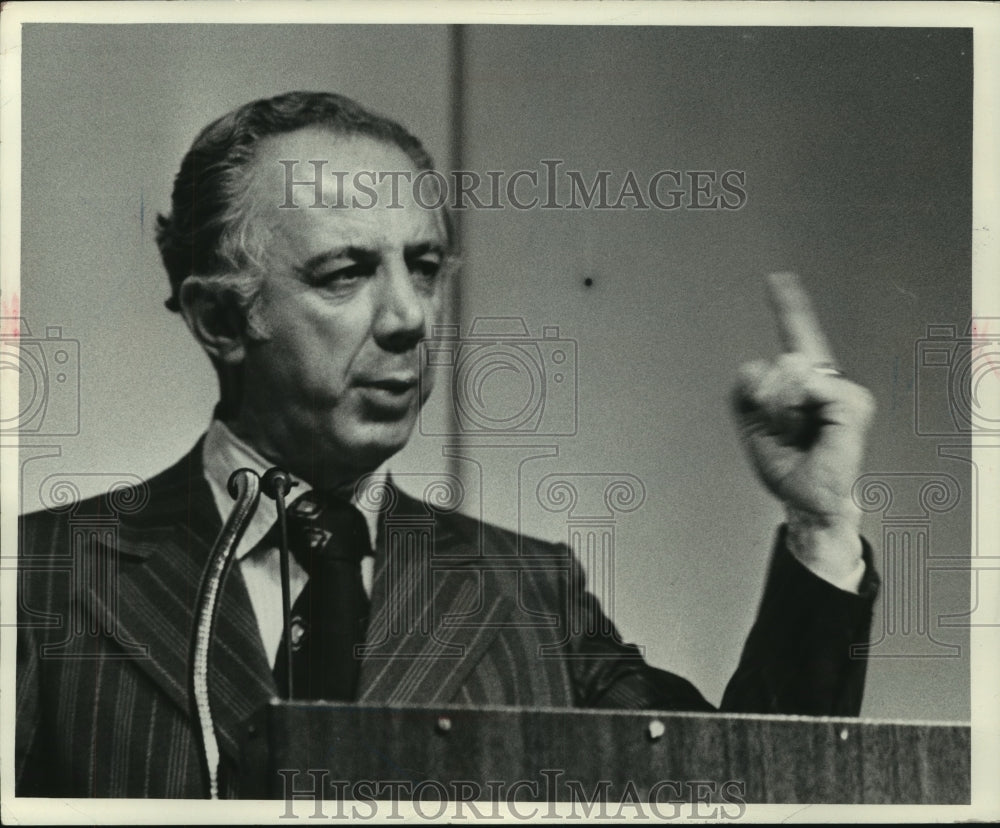 1973 Press Photo Circuit Judge Christ T. Seraphim Speaking - mjc07994-Historic Images