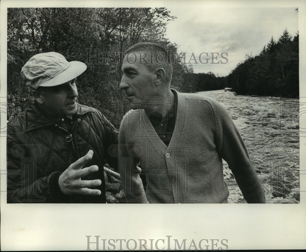1968 Press Photo Senator Nelson and Interior Secretary Udall on the Wolf River - Historic Images
