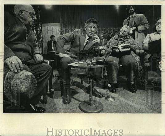 1975, Mayor Henry Maier with Milwaukee housing project tenants - Historic Images