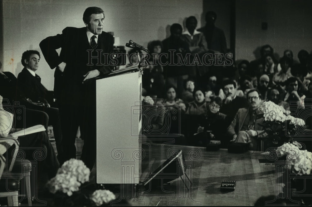 1980 Press Photo Milwaukee mayor Henry Maier spoke at Martin Luther King Center - Historic Images