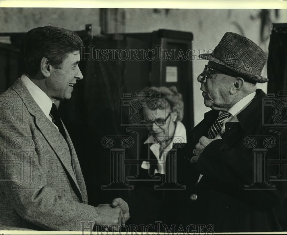 1980 Press Photo Henry Maier after voting in Milwaukee - mjc08188 - Historic Images