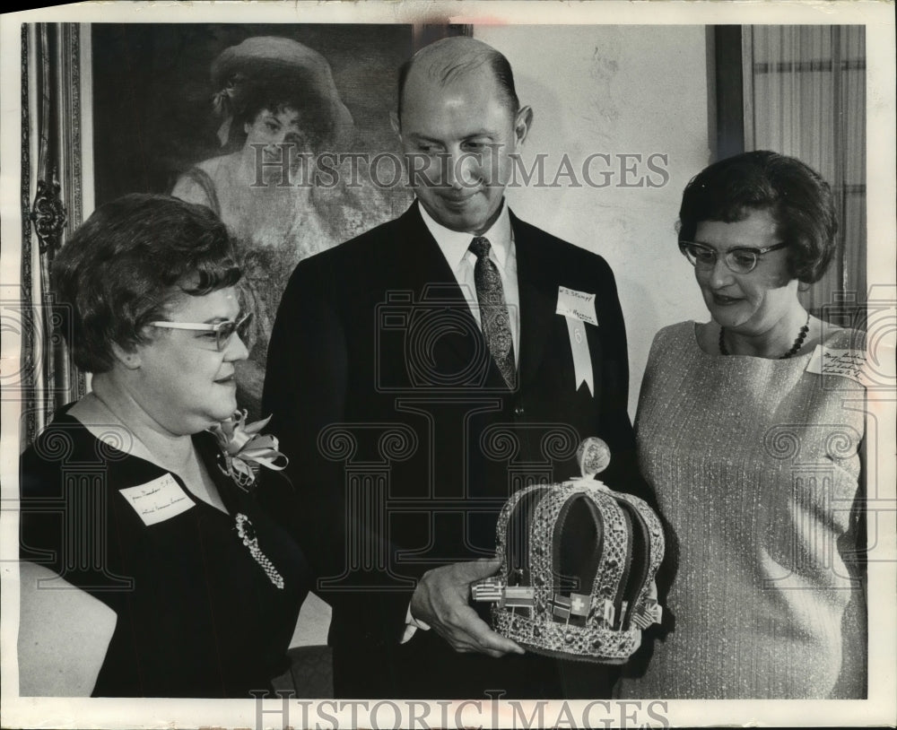 1967 Press Photo Walter S. Stumpf, of Milwaukee wins "Boss of the Year," award- Historic Images