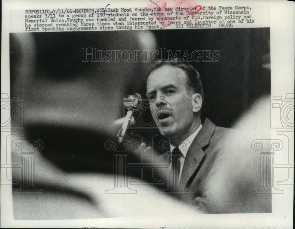 1966 Press Photo Jack Hood Vaughn speaks at University of Wisconsin in Madison - Historic Images