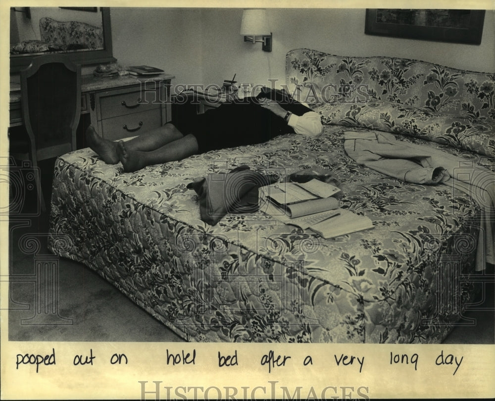 1983 Press Photo Fashion buyer Anita Vaillancourt lays on bed - mjc08242 - Historic Images
