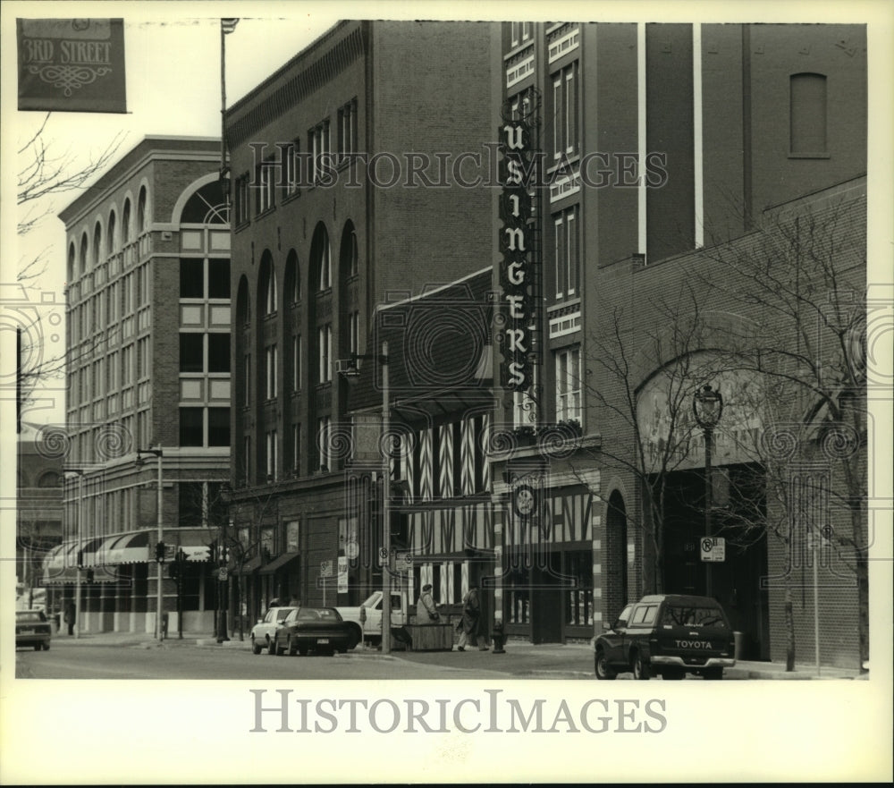 1994 Press Photo Street view of Fred Usinger Sausage Company in Milwaukee - Historic Images