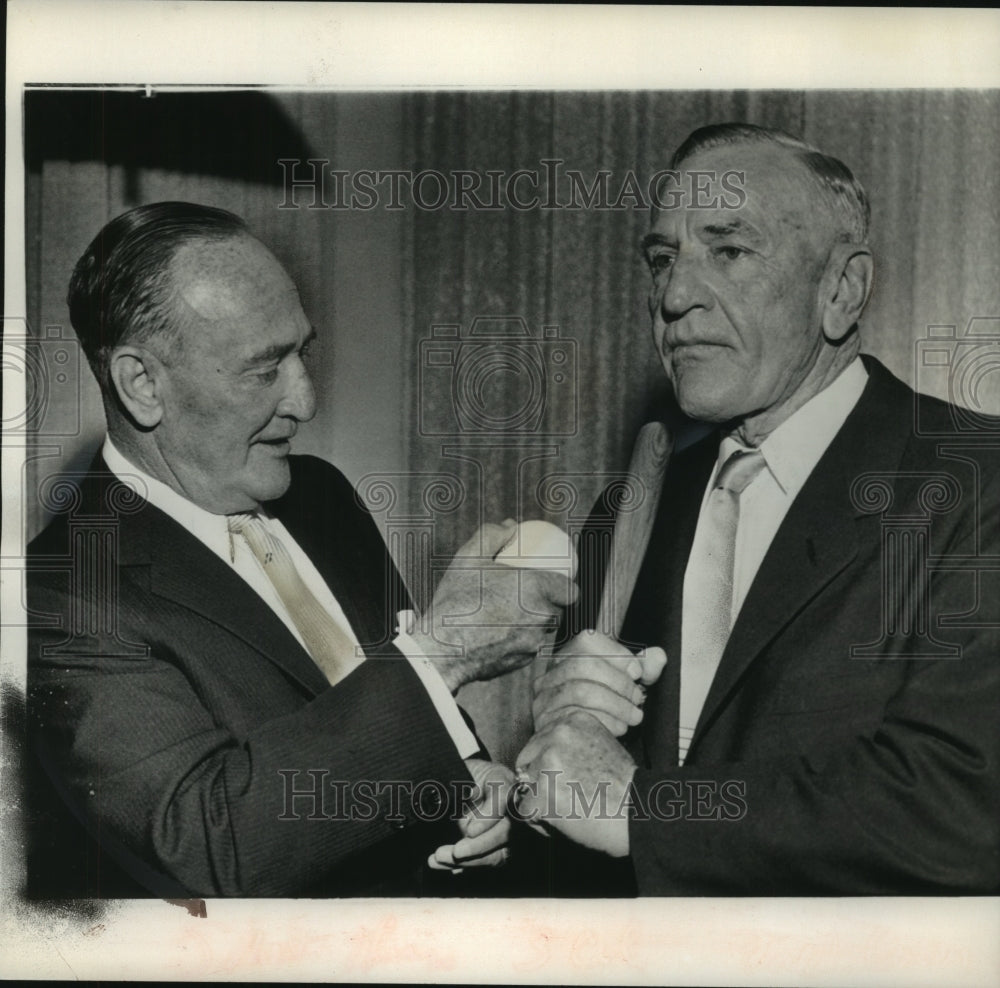 1959 Yankees manager Casey Stengel honored for his team&#39;s victory - Historic Images